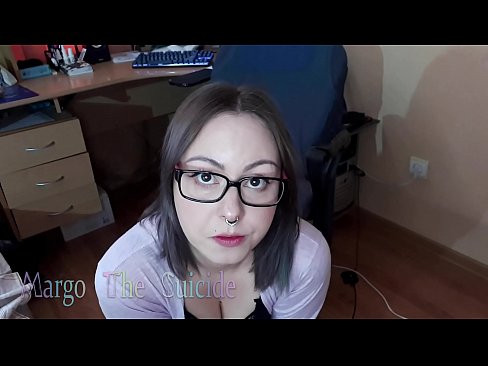 ❤️ Moza sexy con lentes chupa un consolador profundamente ante a cámara ❤❌ Putas en nós