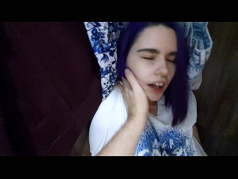 ❤️ Atopo a miña irmá no armario e axudouna a correrse ❤❌ Putas en nós